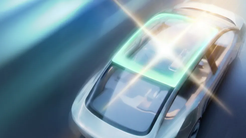Illustration of an electric vehicle with a panoramic glass roof highlighting Eastman’s Saflex Evoca XIR.SR infrared-reflective interlayer technology.