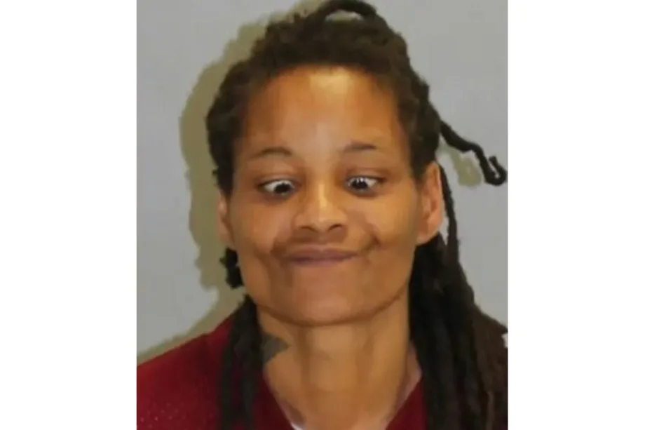 Woman Stabs Officer, 2 Others at Atlanta Airport