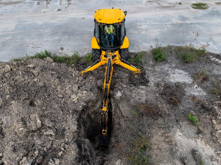 JBC 4CX_PRO backhoe loader