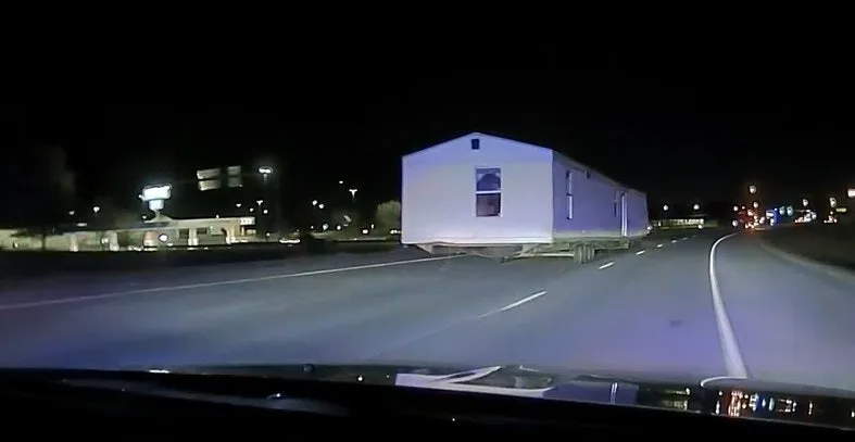 Missouri Officers Pursue DUI Suspect Hauling Mobile Home