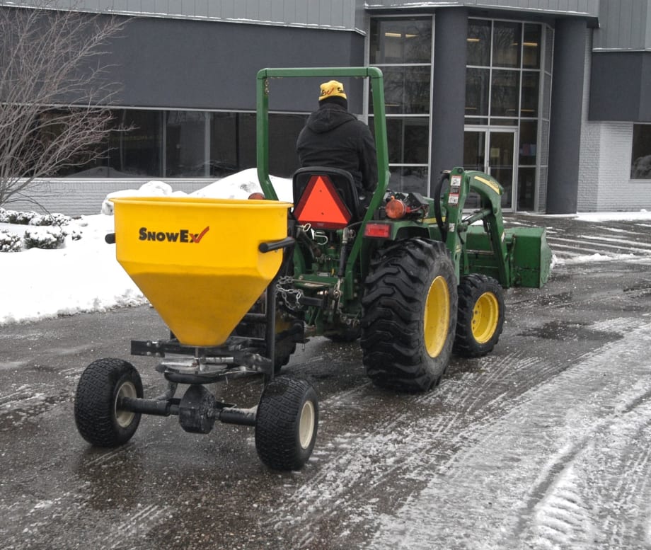 SP-725G & SP-1225G Ground-Drive Spreaders