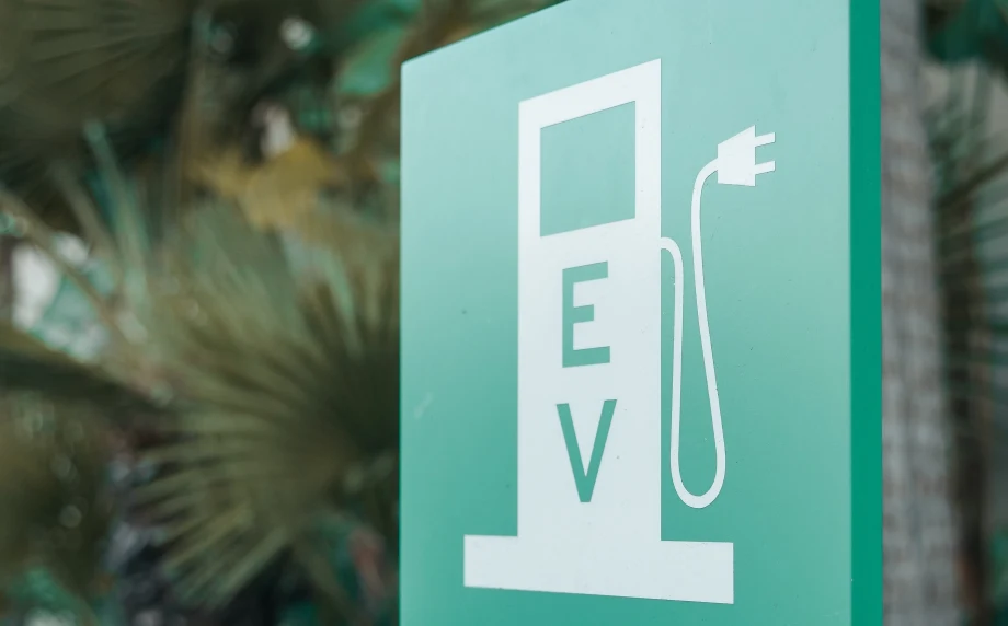 DeSantis Vetoes Bill Promoting Electric Vehicles in Government Fleets